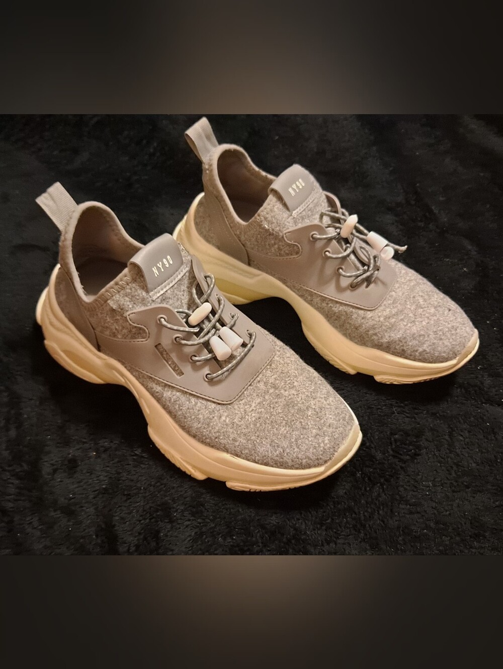 Steve Madden NY90 Gray Knit Lace-Up Sneakers Sz 7.5